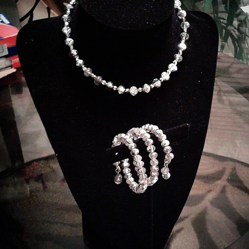 NECKLACE & BRACELET SET - Picture 1 of 1